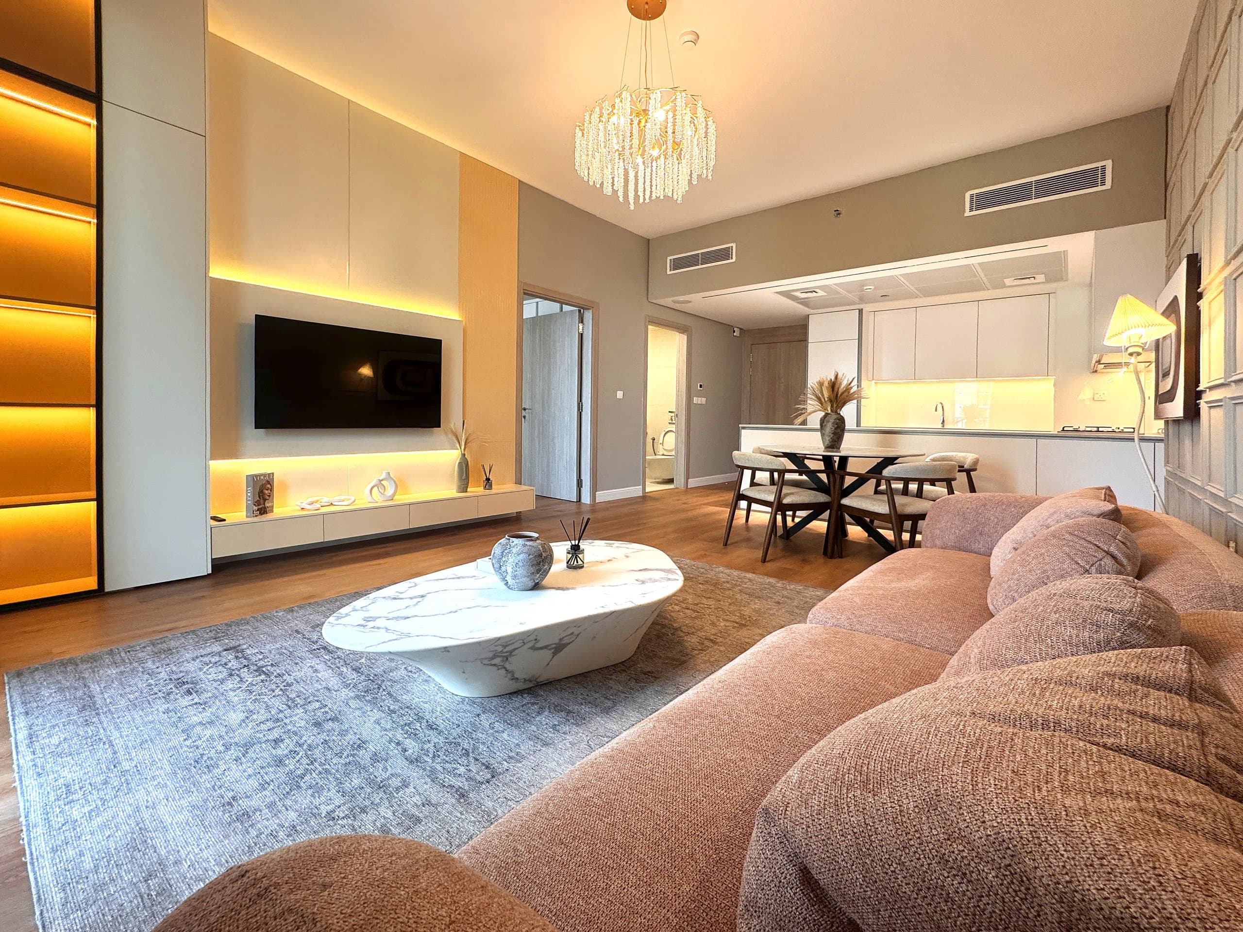 Luxurious 1 Bedroom with park view - Image 3